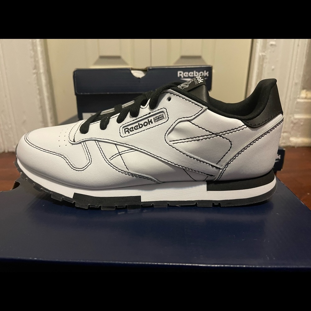 🥑Reebok CL Leather Juniors size 7